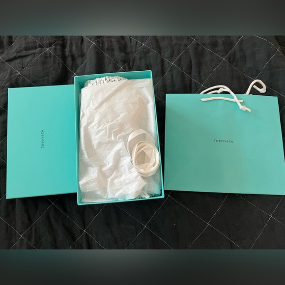 Large Tiffany’s gift box, bag and ribbon - Picture 2 of 8